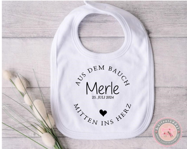 aus dem Bauch mitten ins Herz  zuckersüßes Babylätzchen Wunschname Name Geschenk Geburt Taufe Pinkelparty Geburtstag Lüttentüddel®
